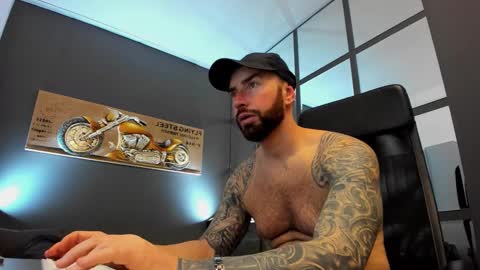 Snapshot of arongrant chatting on 12/04/24, 07:39 AronGrant online show from 12/04/24, 07:39