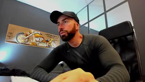 Snapshot of arongrant chatting on 12/05/24, 10:01 AronGrant online show from 12/05/24, 10:01