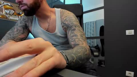 Snapshot of arongrant chatting on 12/13/24, 11:02 AronGrant online show from 12/13/24, 11:02