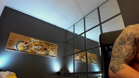 Snapshot of arongrant chatting on 12/16/24, 08:20 AronGrant online show from 12/16/24, 08:20