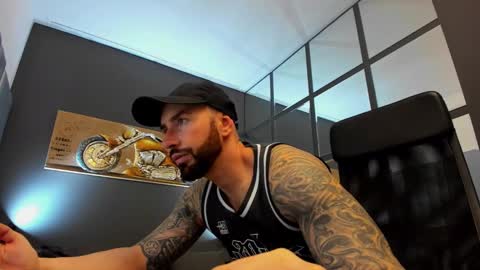 Snapshot of arongrant chatting on 12/19/24, 10:13 AronGrant online show from 12/19/24, 10:13