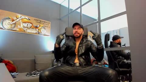 Snapshot of arongrant chatting on 12/21/24, 09:23 AronGrant online show from 12/21/24, 09:23