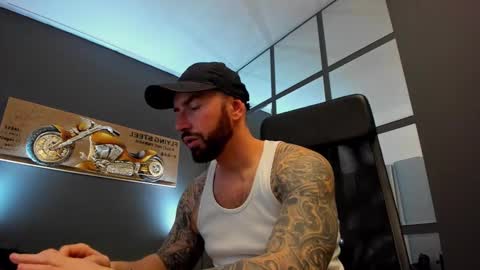 Snapshot of arongrant chatting on 12/24/24, 08:55 AronGrant online show from 12/24/24, 08:55