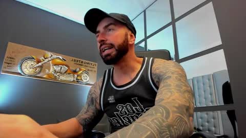 Snapshot of arongrant chatting on 01/05/25, 01:04 AronGrant online show from 01/05/25, 01:04