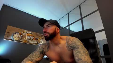 Snapshot of arongrant chatting on 01/08/25, 05:48 AronGrant online show from 01/08/25, 05:48