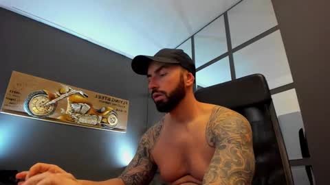 Snapshot of arongrant chatting on 01/08/25, 09:10 AronGrant online show from 01/08/25, 09:10