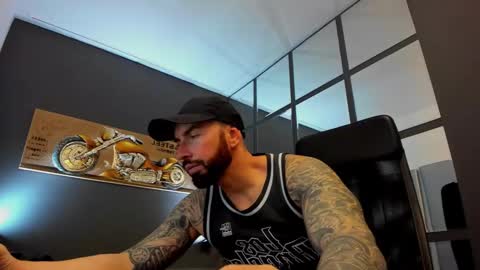 Snapshot of arongrant chatting on 01/10/25, 09:02 AronGrant online show from 01/10/25, 09:02