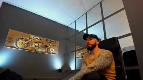 Snapshot of arongrant chatting on 01/15/25, 07:26 AronGrant online show from 01/15/25, 07:26