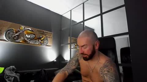 Snapshot of arongrant chatting on 01/18/25, 09:02 AronGrant online show from 01/18/25, 09:02