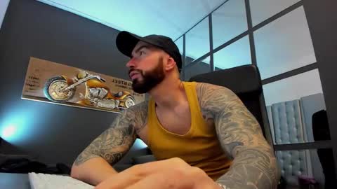 Snapshot of arongrant chatting on 01/21/25, 09:03 AronGrant online show from 01/21/25, 09:03