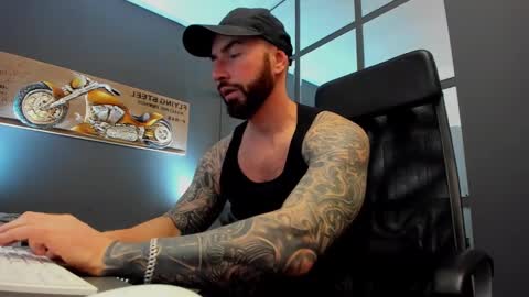 Snapshot of arongrant chatting on 01/22/25, 09:24 AronGrant online show from 01/22/25, 09:24