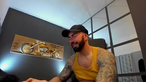 Snapshot of arongrant chatting on 01/25/25, 09:26 AronGrant online show from 01/25/25, 09:26