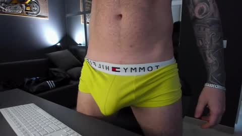 Snapshot of arongrant chatting on 01/26/25, 12:01 AronGrant online show from 01/26/25, 12:01