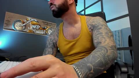 Snapshot of arongrant chatting on 02/01/25, 08:29 AronGrant online show from 02/01/25, 08:29