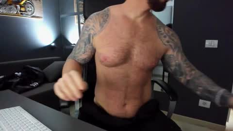 Snapshot of arongrant chatting on 02/02/25, 11:51 AronGrant online show from 02/02/25, 11:51