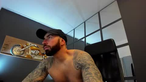 Snapshot of arongrant chatting on 02/04/25, 08:24 AronGrant online show from 02/04/25, 08:24