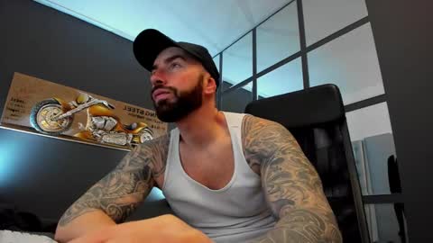 Snapshot of arongrant chatting on 02/05/25, 09:04 AronGrant online show from 02/05/25, 09:04