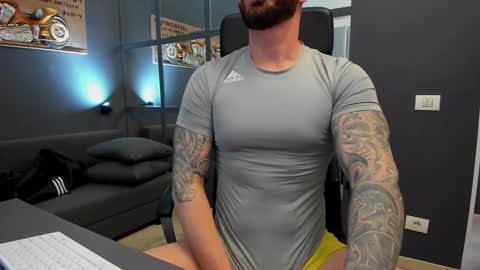 Snapshot of arongrant chatting on 02/08/25, 09:03 AronGrant online show from 02/08/25, 09:03