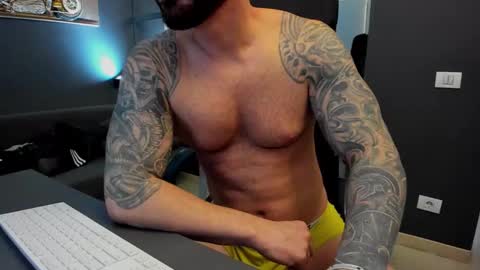 Snapshot of arongrant chatting on 02/08/25, 12:06 AronGrant online show from 02/08/25, 12:06