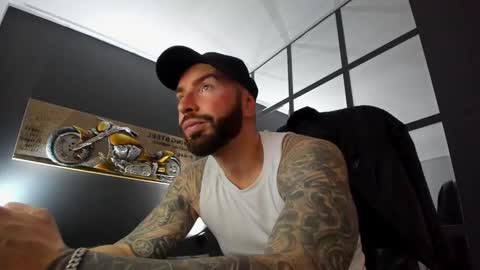 Snapshot of arongrant chatting on 02/12/25, 09:10 AronGrant online show from 02/12/25, 09:10