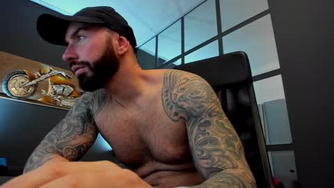 Snapshot of arongrant chatting on 02/13/25, 10:02 AronGrant online show from 02/13/25, 10:02