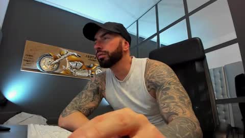 Snapshot of arongrant chatting on 02/17/25, 09:24 AronGrant online show from 02/17/25, 09:24