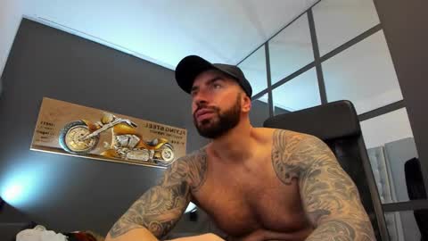 Snapshot of arongrant chatting on 02/18/25, 09:10 AronGrant online show from 02/18/25, 09:10