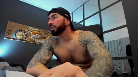 Snapshot of arongrant chatting on 02/19/25, 08:44 AronGrant online show from 02/19/25, 08:44