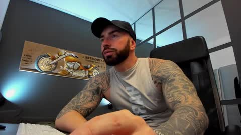 Snapshot of arongrant chatting on 02/22/25, 09:23 AronGrant online show from 02/22/25, 09:23