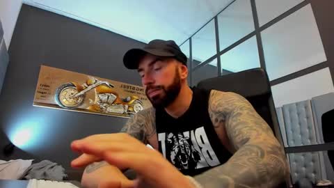 Snapshot of arongrant chatting on 02/24/25, 11:54 AronGrant online show from 02/24/25, 11:54