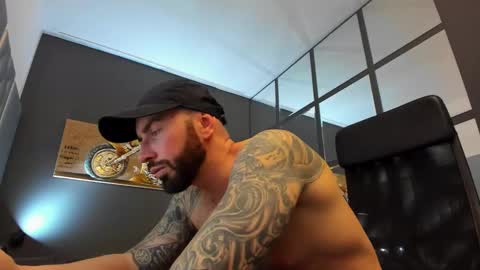 Snapshot of arongrant chatting on 02/25/25, 12:45 AronGrant online show from 02/25/25, 12:45