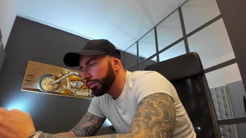 Snapshot of arongrant chatting on 02/26/25, 09:32 AronGrant online show from 02/26/25, 09:32