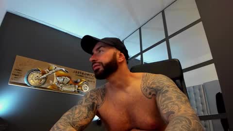 Snapshot of arongrant chatting on 02/28/25, 10:52 AronGrant online show from 02/28/25, 10:52