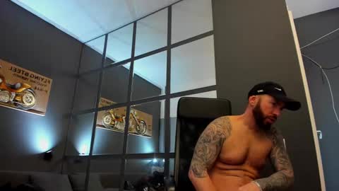 Snapshot of arongrant chatting on 03/03/25, 12:16 AronGrant online show from 03/03/25, 12:16