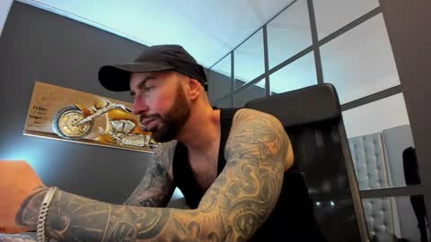 Snapshot of arongrant chatting on 03/04/25, 09:40 AronGrant online show from 03/04/25, 09:40