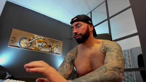 Snapshot of arongrant chatting on 03/08/25, 09:17 AronGrant online show from 03/08/25, 09:17