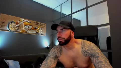 Snapshot of arongrant chatting on 03/09/25, 12:31 AronGrant online show from 03/09/25, 12:31