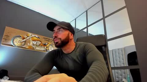 Snapshot of arongrant chatting on 03/10/25, 11:42 AronGrant online show from 03/10/25, 11:42