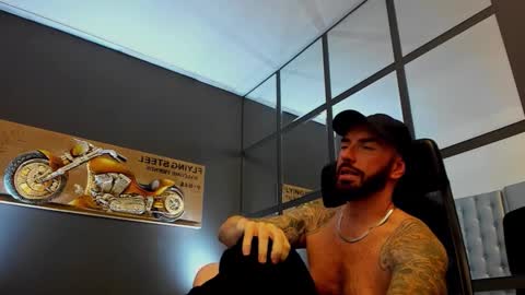 Snapshot of arongrant chatting on 09/14/25, 10:03 AronGrant online show from 09/14/25, 10:03