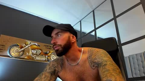 Snapshot of arongrant chatting on 09/15/25, 10:04 AronGrant online show from 09/15/25, 10:04