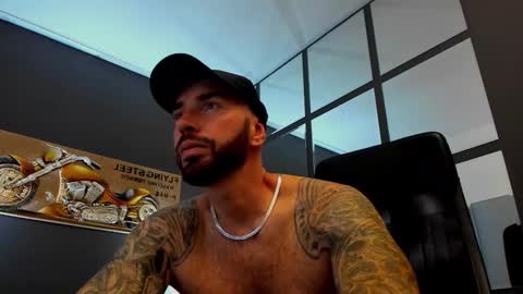 Snapshot of arongrant chatting on 09/16/25, 08:48 AronGrant online show from 09/16/25, 08:48