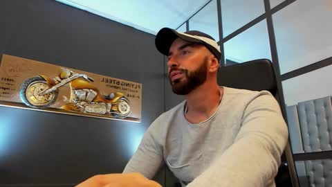 Snapshot of arongrant chatting on 09/19/25, 09:54 AronGrant online show from 09/19/25, 09:54