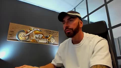 Snapshot of arongrant chatting on 09/22/25, 09:55 AronGrant online show from 09/22/25, 09:55