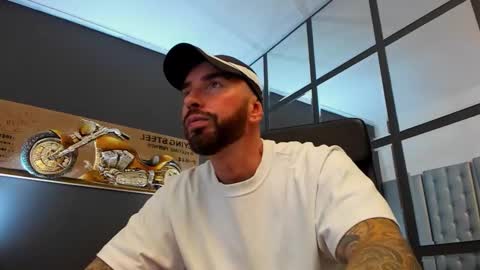 Snapshot of arongrant chatting on 09/23/25, 10:40 AronGrant online show from 09/23/25, 10:40