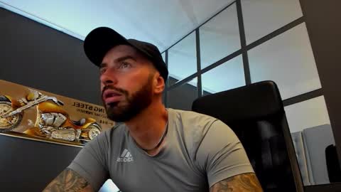 Snapshot of arongrant chatting on 09/28/25, 09:03 AronGrant online show from 09/28/25, 09:03