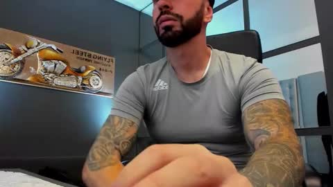 Snapshot of arongrant chatting on 09/30/25, 09:58 AronGrant online show from 09/30/25, 09:58