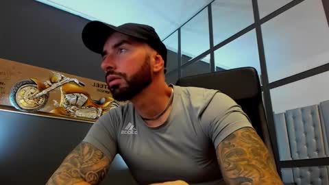 Snapshot of arongrant chatting on 10/01/25, 10:21 AronGrant online show from 10/01/25, 10:21