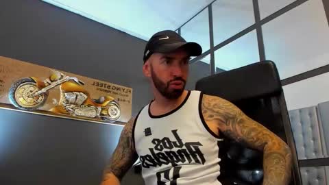 Snapshot of arongrant chatting on 10/02/25, 08:54 AronGrant online show from 10/02/25, 08:54