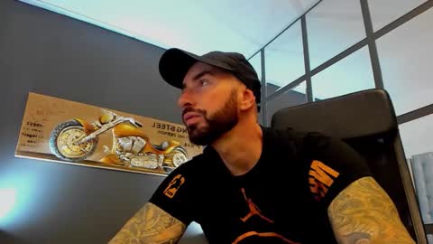 Snapshot of arongrant chatting on 10/03/25, 09:06 AronGrant online show from 10/03/25, 09:06