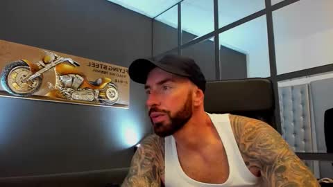 Snapshot of arongrant chatting on 10/08/25, 09:07 AronGrant online show from 10/08/25, 09:07